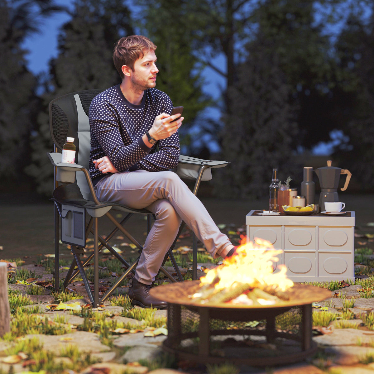 Chaise de camping pliante avec accoudoirs réglables, porte-gobelets, poches latérales et sac de refroidissement, noir