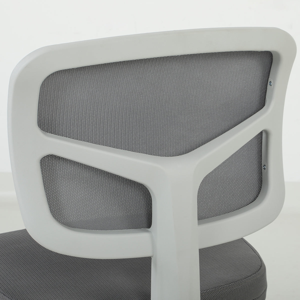 Sedia da ufficio ergonomica senza braccioli, poltrona girevole, schienale curvo in rete e ruote, grigia