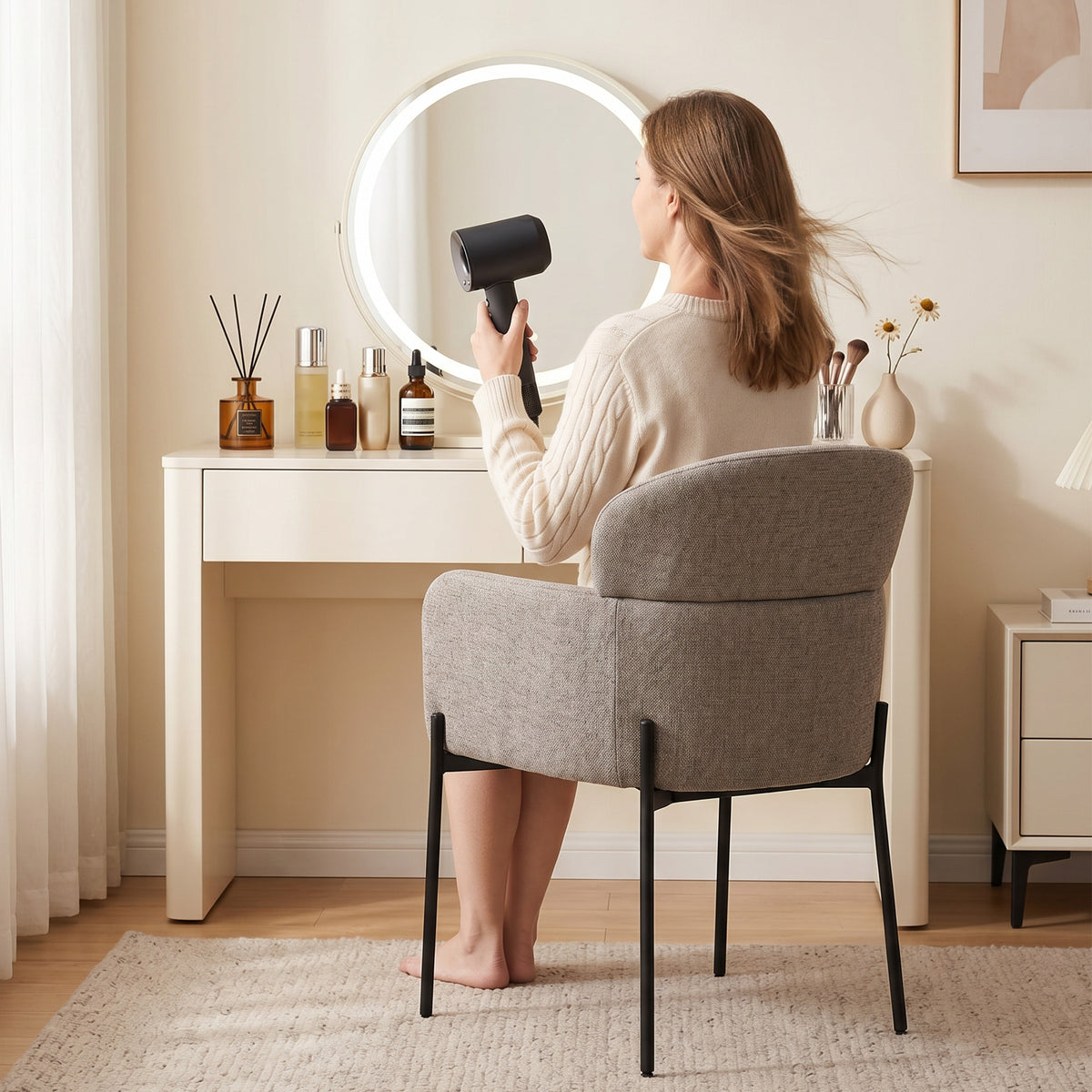 Fauteuil Salon, Fauteuil d'Appoint Rembourré en Chenille avec Dossier Courbé et Accoudoirs, Pieds en Métal, Marron Clair