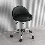 Sgabello con rotelle, sgabello da lavoro girevole a 360°, altezza regolabile 53-73 cm, rivestimento sintetico nero