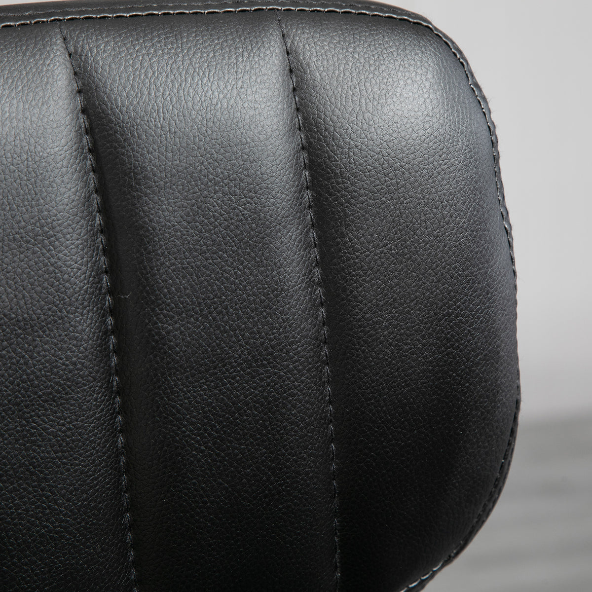 Rolkruk - draaibare werkstoel 360° - ergonomische kruk - verstelbare zithoogte 47-62 cm - zwarte gewatteerde kunstlederen bekleding, verchroomd metaal