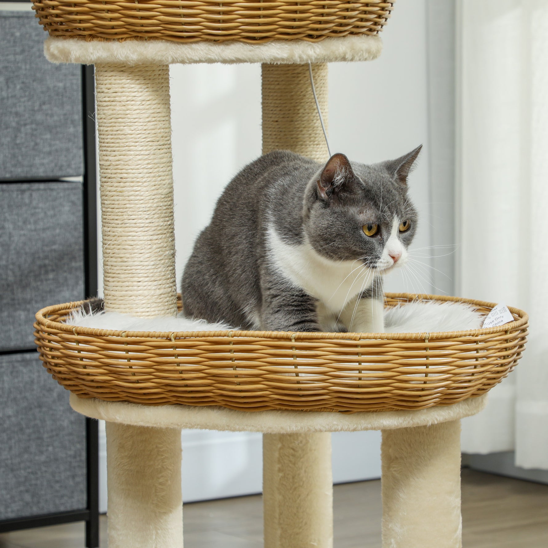 Arbre à chat arbre à grimper hauteur de 75,5 cm avec deux lits pour chat en rotin griffoirs coussins lavables beige