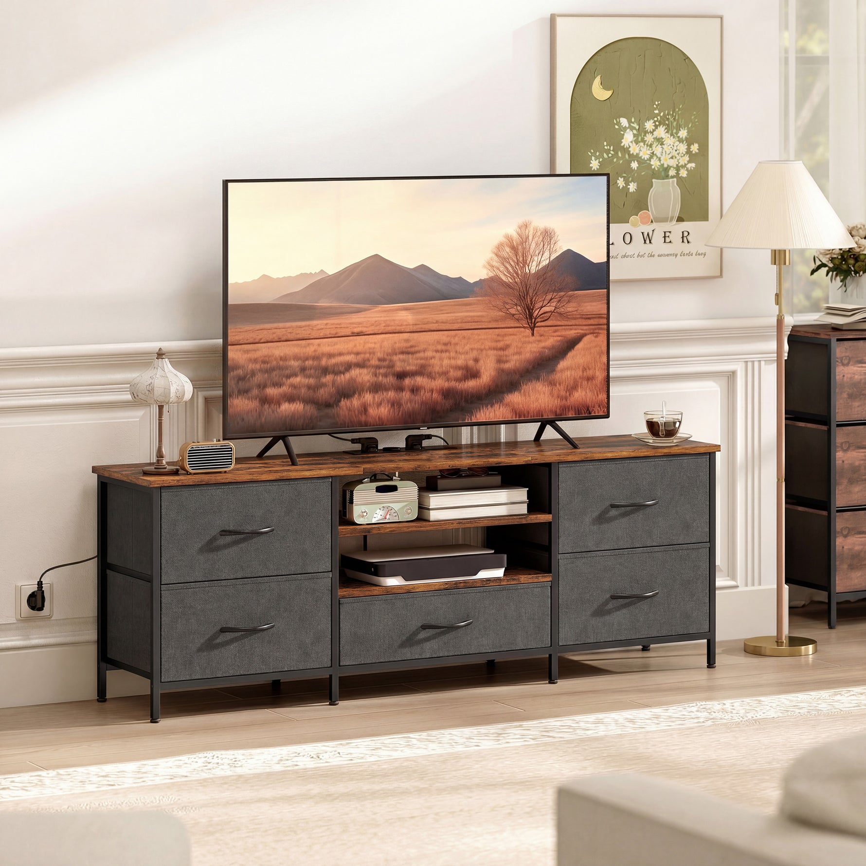 Meuble TV 140 cm, meuble télé 65 pouces, station de charge, 5 tiroirs en tissu, étagères ouvertes, 140x30x50cm, marron