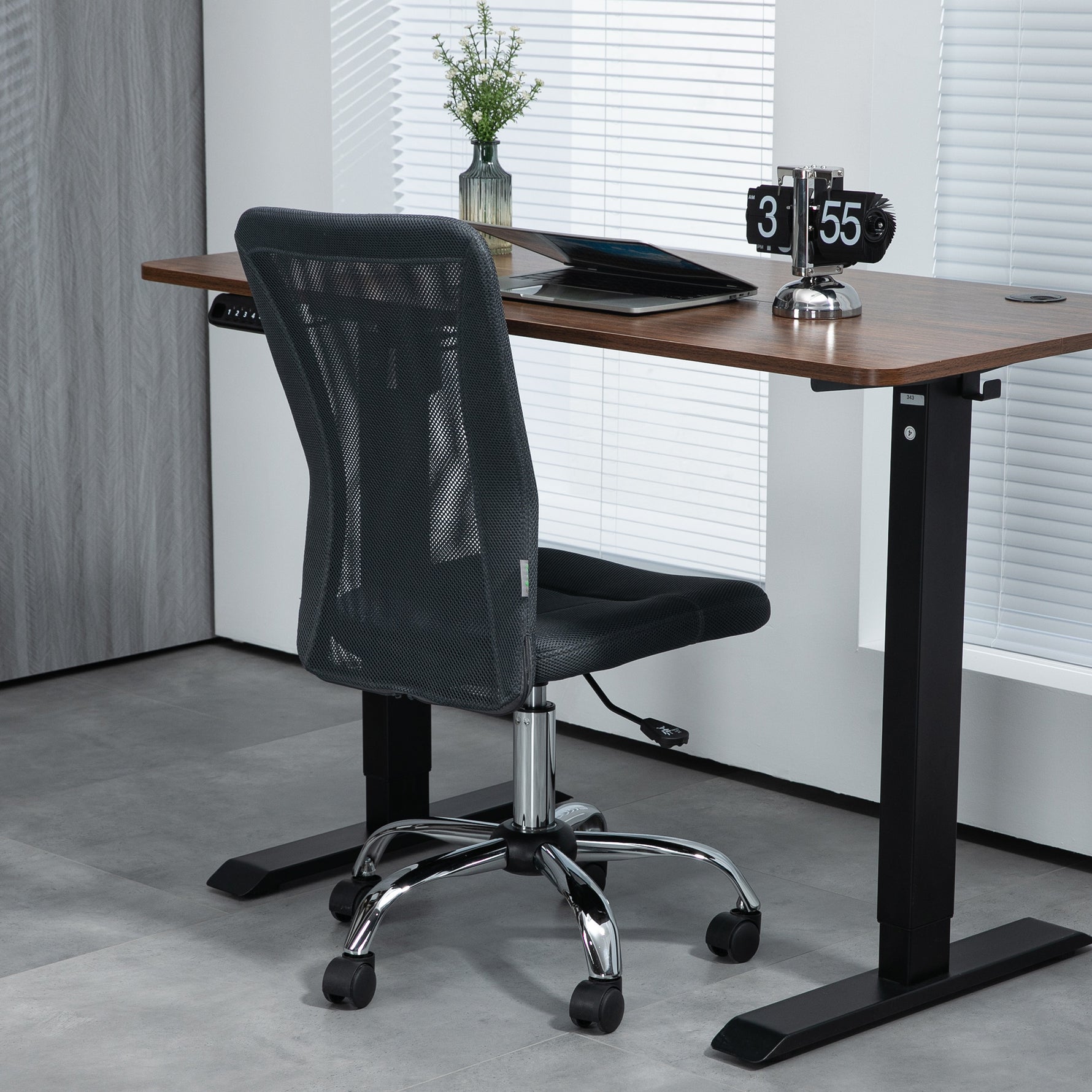 Chaise de bureau ergonomique hauteur réglable piètement chromé pivotant 360° revêtement maille gris foncé