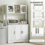 Armoire de cuisine scandinave avec placards, compartiments ouverts, portes vitrées et plan de travail, blanc