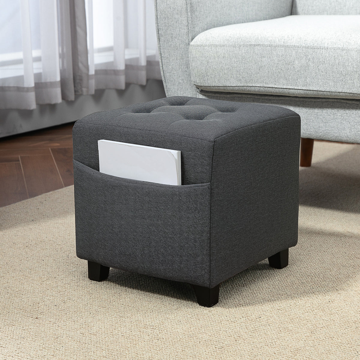 Poggiapiedi da salotto, pouf, seduta imbottita capitonné in tessuto effetto lino con tasca laterale, 35 x 35 x 35 cm, grigio