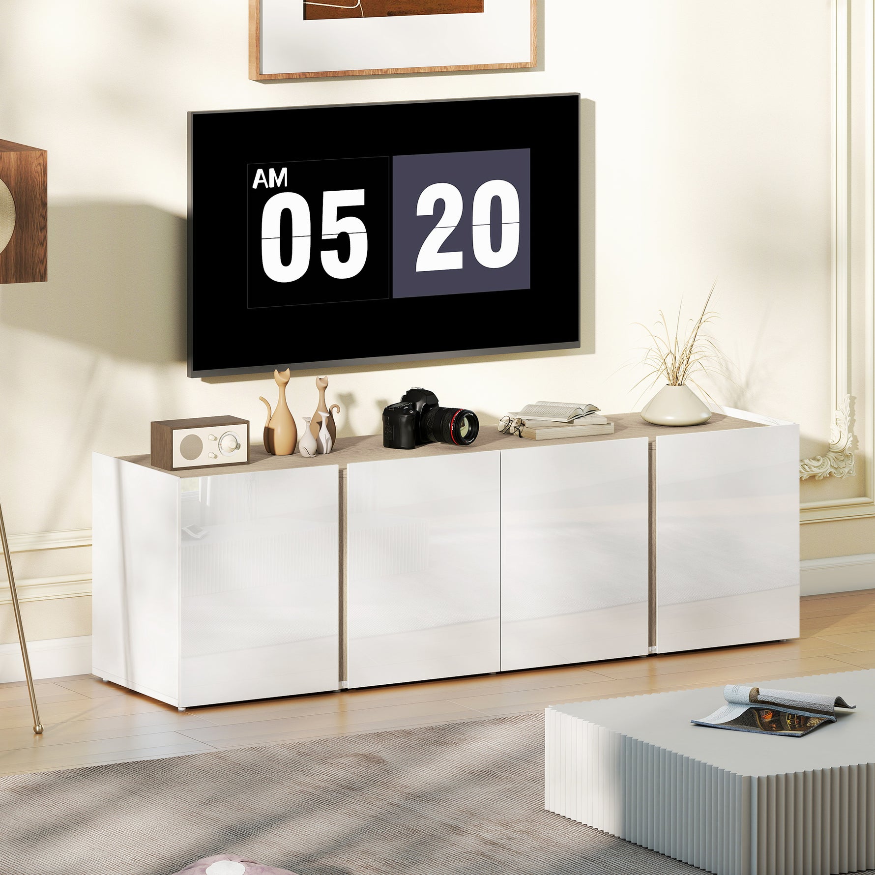 Meuble TV, banc TV avec 4 portes à fermeture amortie, étagère réglable et passe-câbles, 135 x 38 x 45 cm, blanc