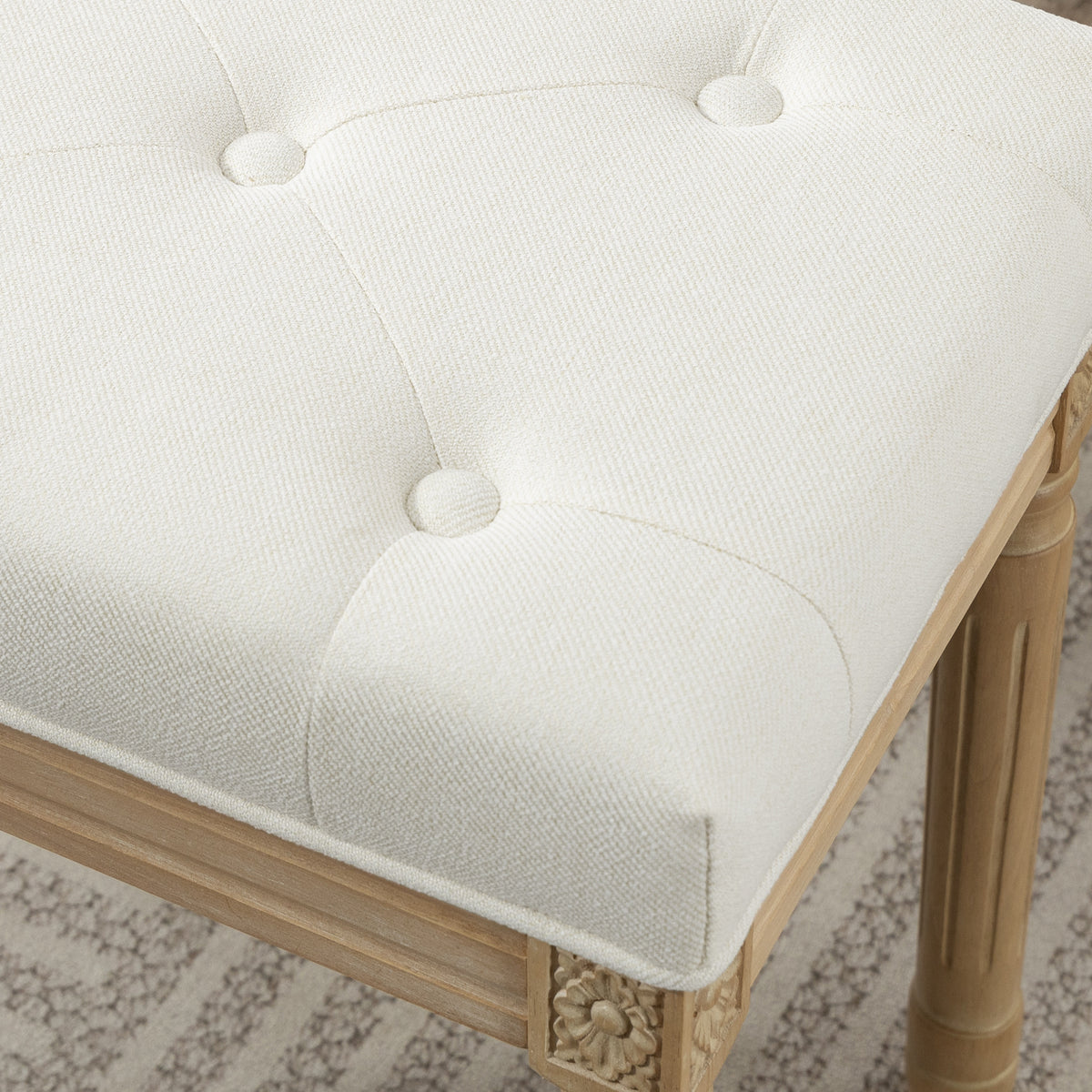 Voetenbank voor woonkamer, hocker, gestoffeerde zitting met linnenlook en poten van rubberhout, 42 x 32 x 46,5 cm, beige