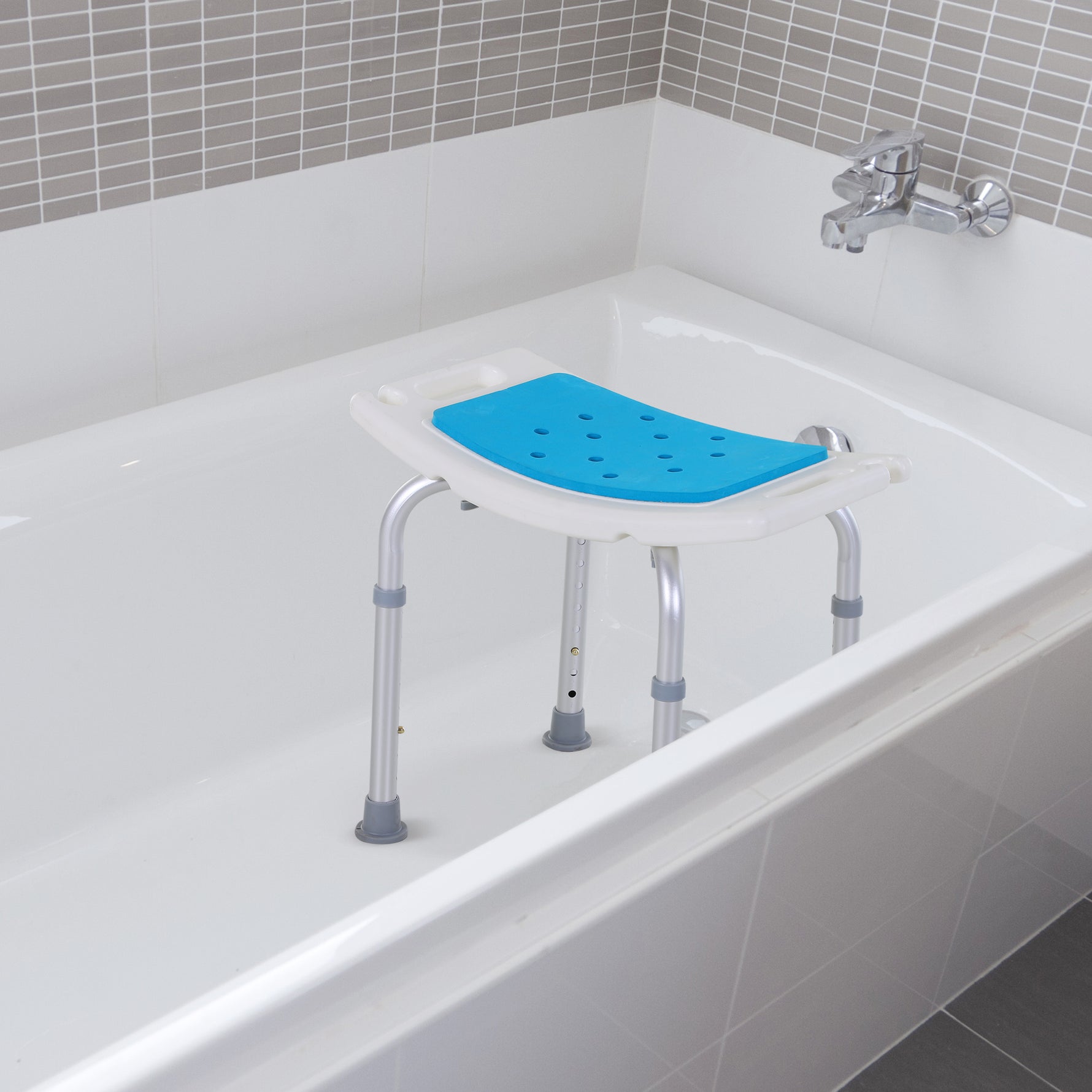 Siège de Douche réglable en Hauteur Tabouret de Douche Ergonomique Pieds antidérapants Charge Max. 135 Kg alu HDPE Blanc Bleu