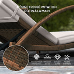 Bain de soleil, chaise longue en résine tressée avec dossier réglable, roulettes, coussin et accoudoirs, marron et beige