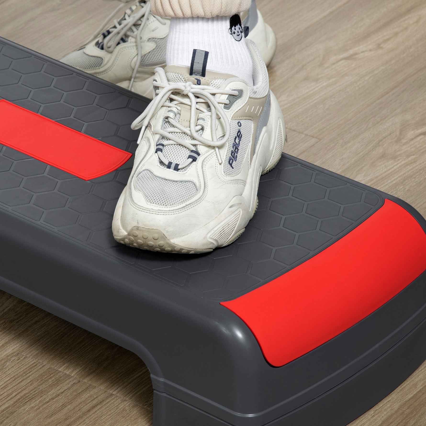 Stepper aérobic fitness hauteur réglable 3 niveaux surface antidérapante 78 x 28 x 20 cm gris et rouge