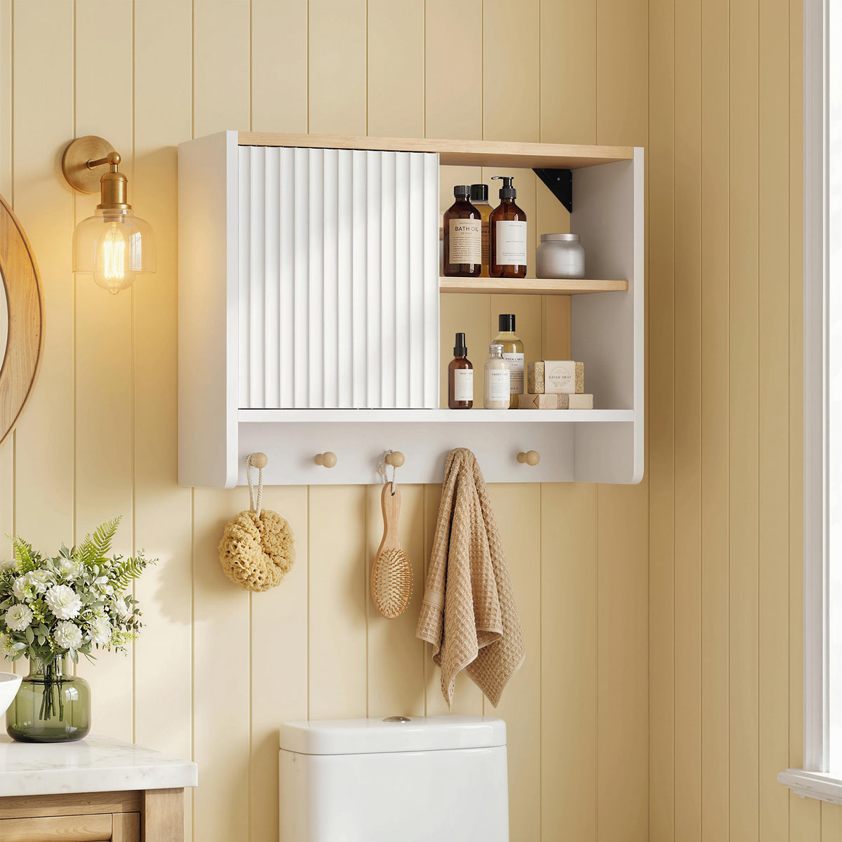 Armadietto da bagno a parete, mobile contenitore per bagno con anta, ripiani a giorno e 5 ganci