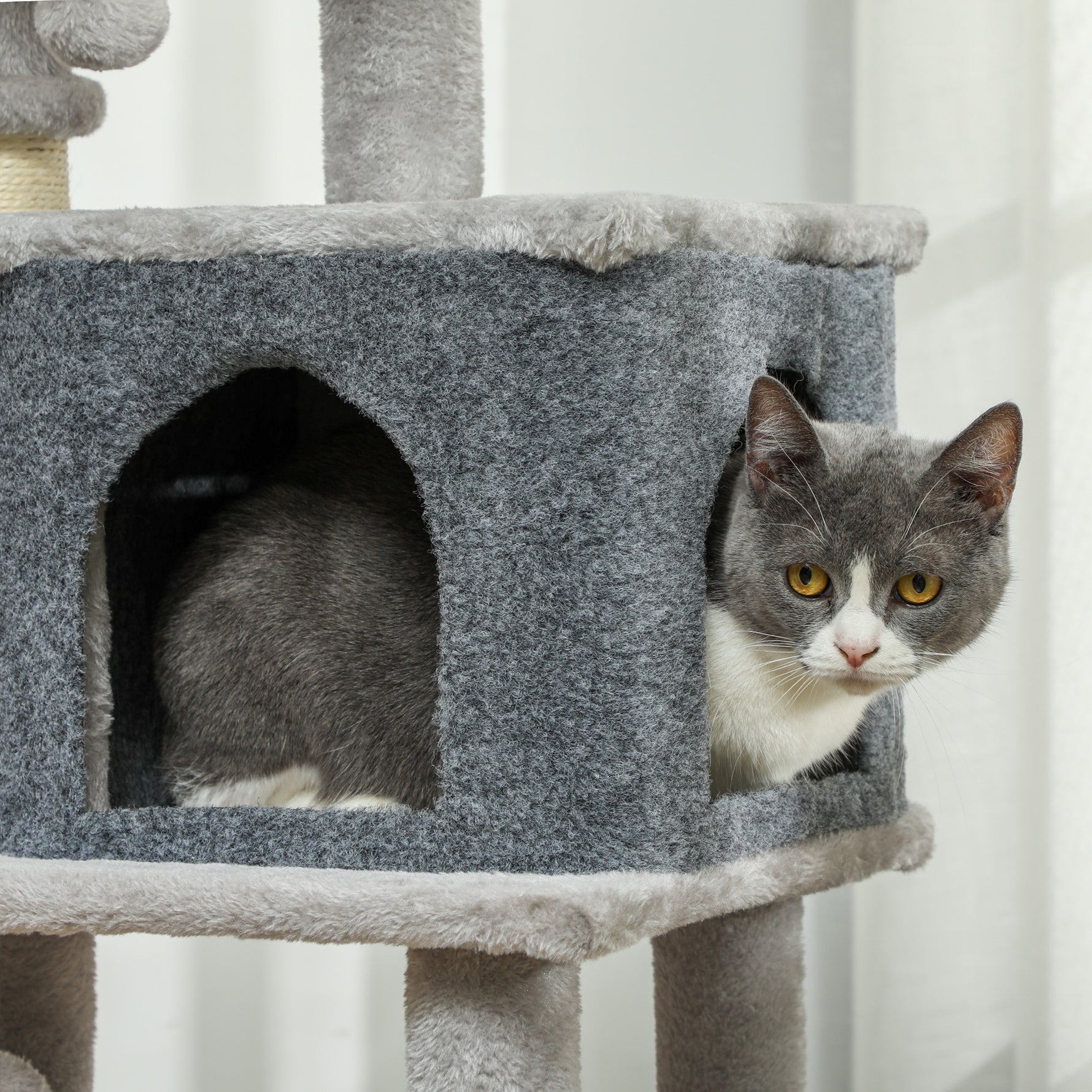 Arbre à chat, tour de jeux, hauteur de 104 cm, avec lit maison, brosse de toilettage,  44l x 34P x 104H cm, gris clair