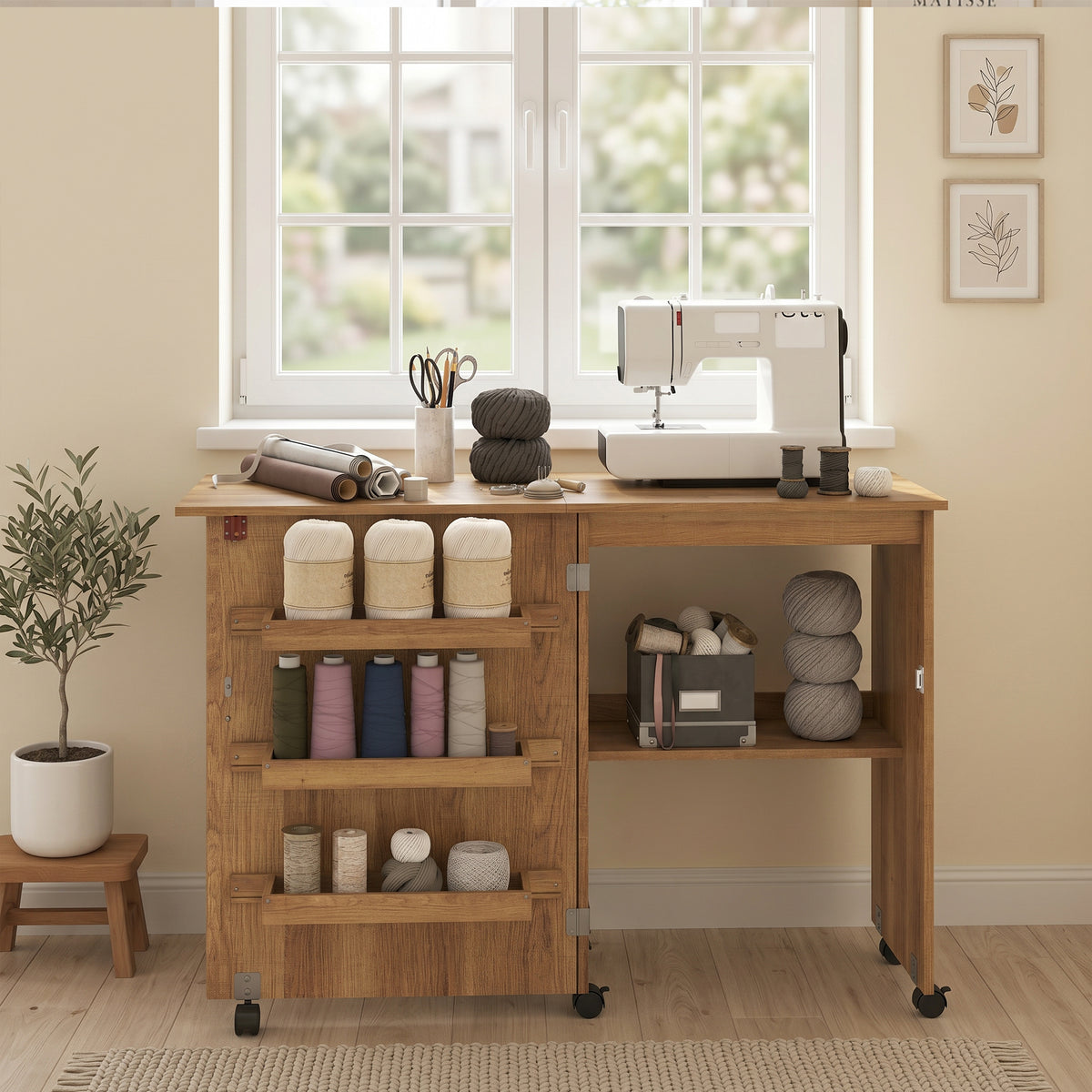 Mesa de costura plegable, mueble de costura abatible con cajones de almacenamiento, estante abierto y ruedas, marrón