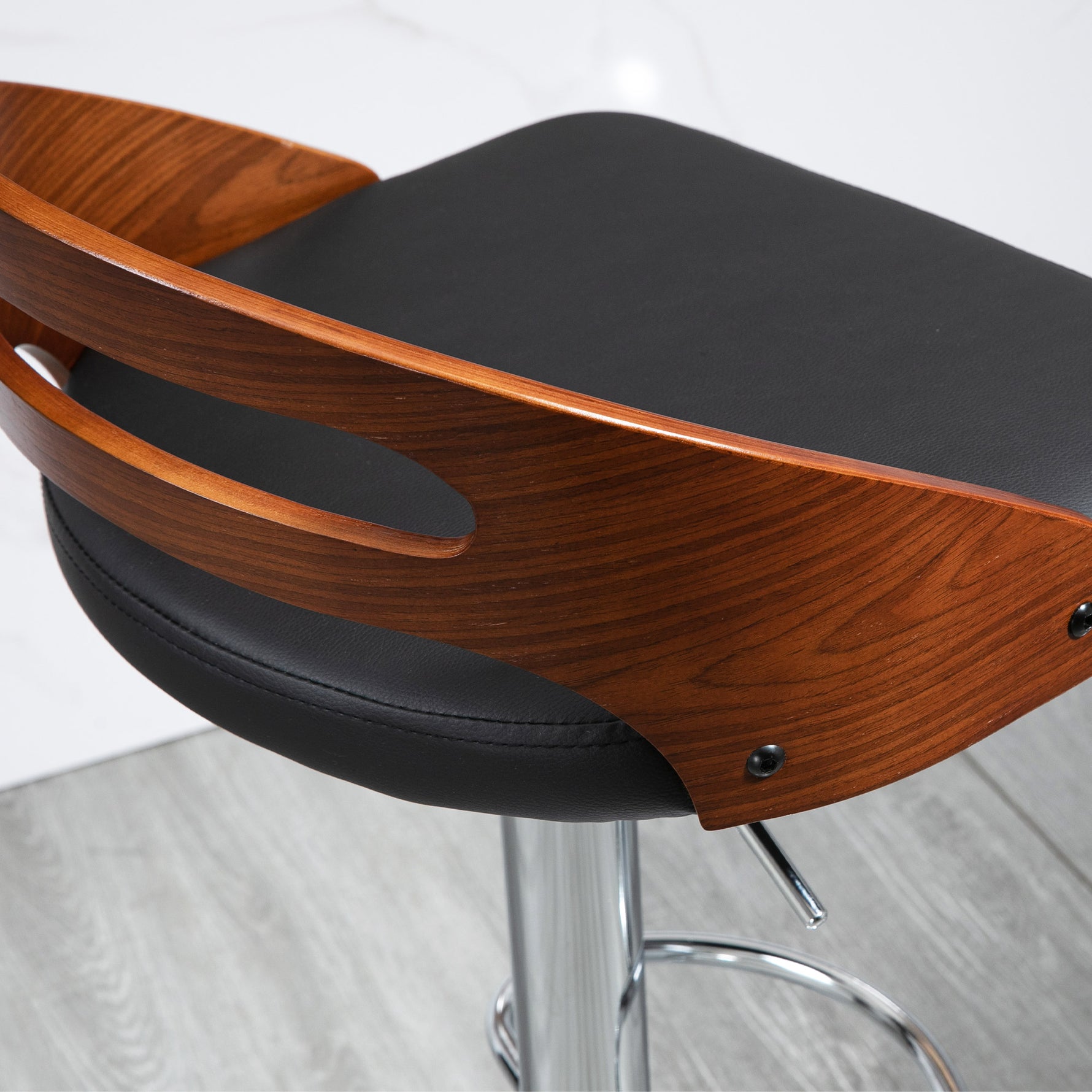 Lot de 2 tabourets de Bar Hauteur d'assise réglable pivotant 360° revêtement synthétique Noir Dossier ajouré