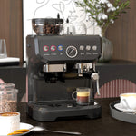 Espressomaschine 1600 W mit Mahlwerk, Dampfdüse, italienischer 15-Bar-Pumpe, 2-L-Wassertank, schwarz