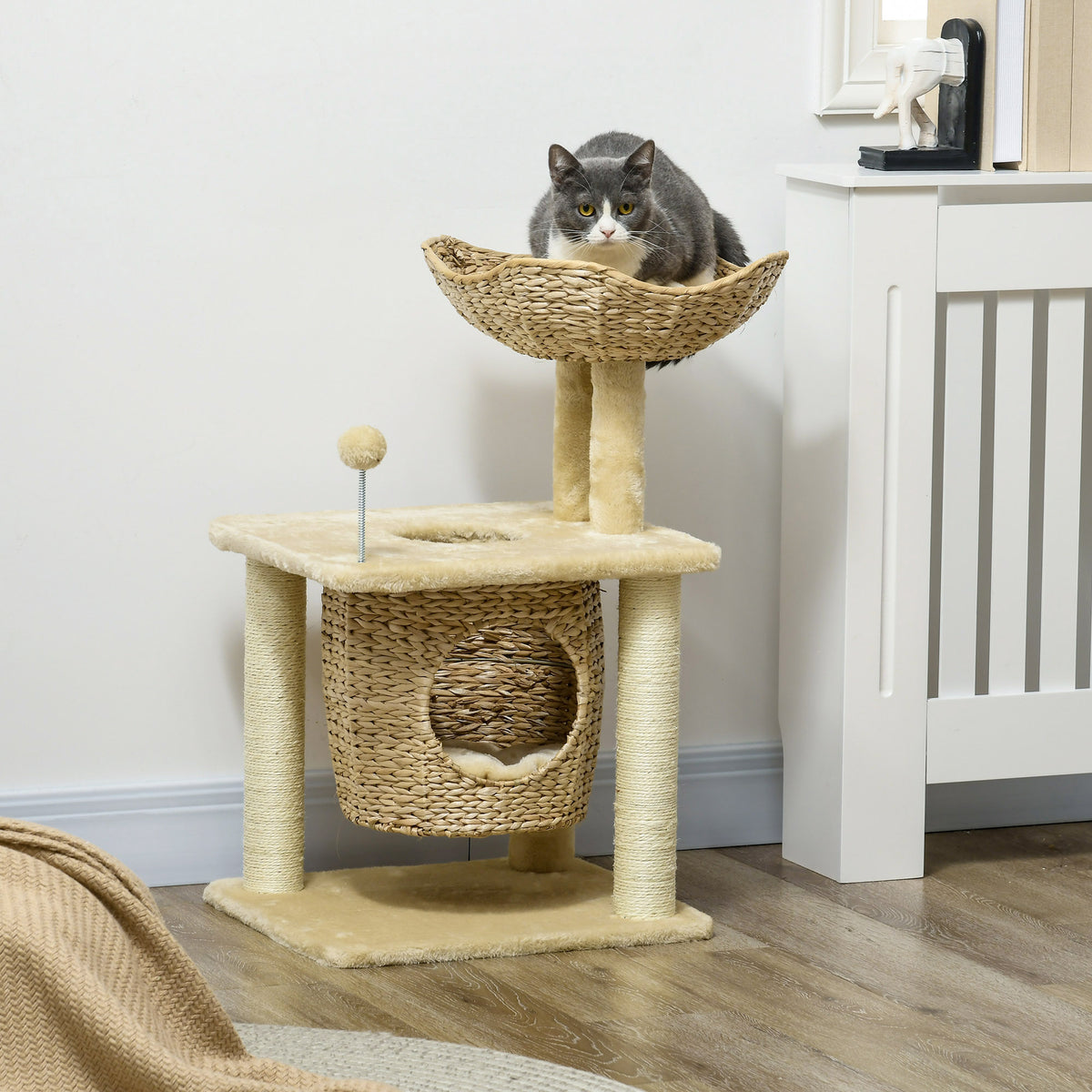 Tiragraffi per gatti in sisal naturale, 1 cuccia, cesta, pon-pon, peluche, giacinto d'acqua, 45 x 40 x 74 cm, beige