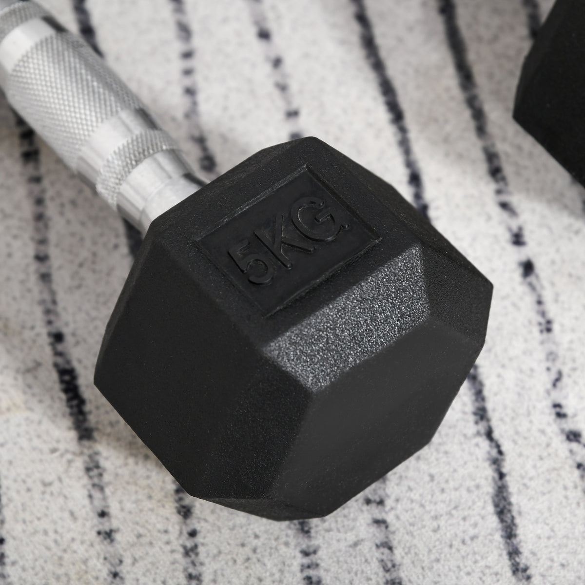 Kurzhantel-Set insgesamt 2 x 5 kg, Fitness-Hanteln für Damen und Herren, Krafttraining & Gewichtheben – Metall Gummi schwarz