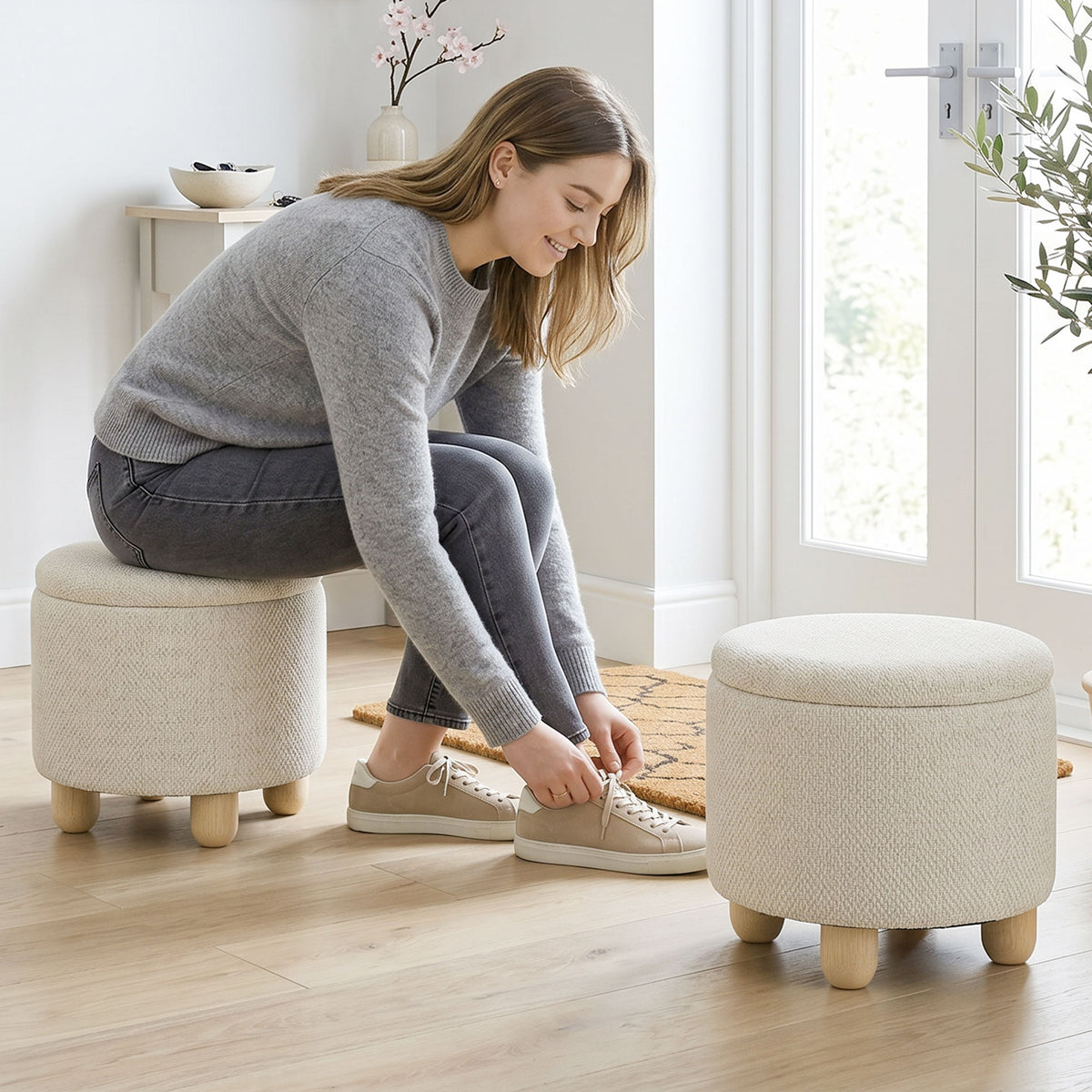 Ronde opbergpoef van jute, voetenbankje met deksel, poten van rubberwood, beige