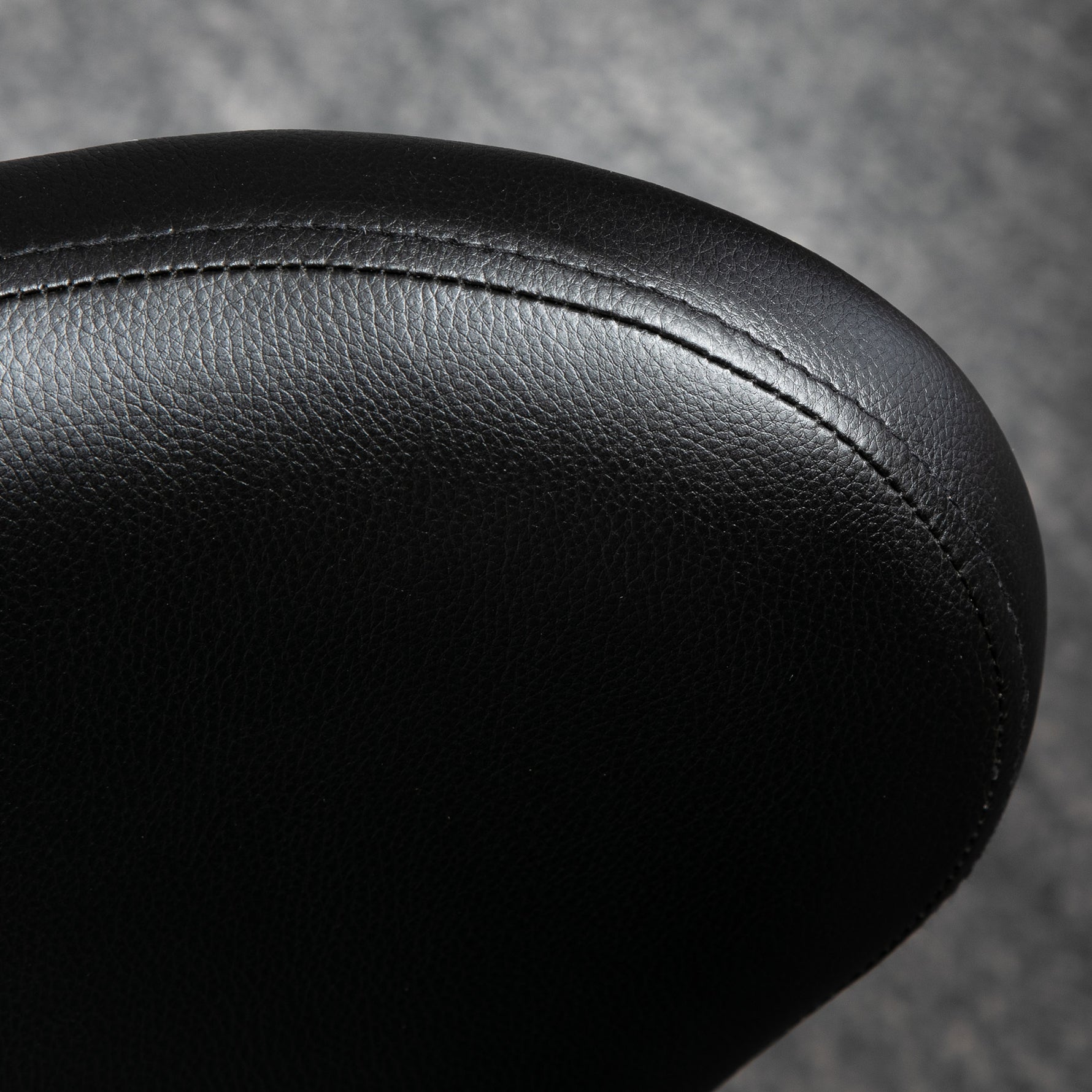 Tabouret à roulettes, tabouret de massage en PU avec hauteur réglable 73-88cm et dossier, chaise de travail pivotant 360°, cadre en acier, pour salon de massage, tatouage, clinique, spa, noir
