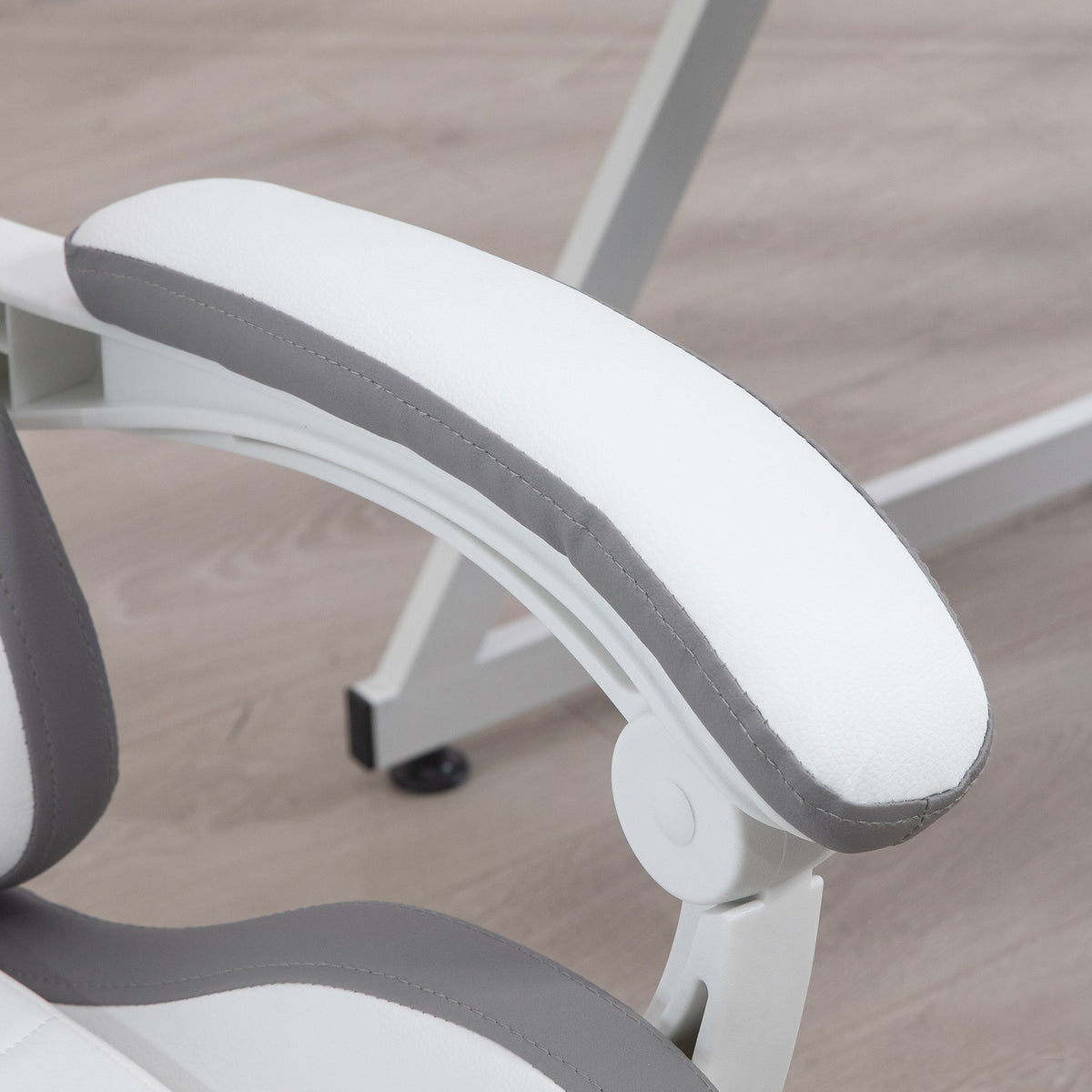 Gaming chair ergonomic gaming recliner with 135° reclining backrest and lumbar support, 65 x 65 x 121-129 cm white