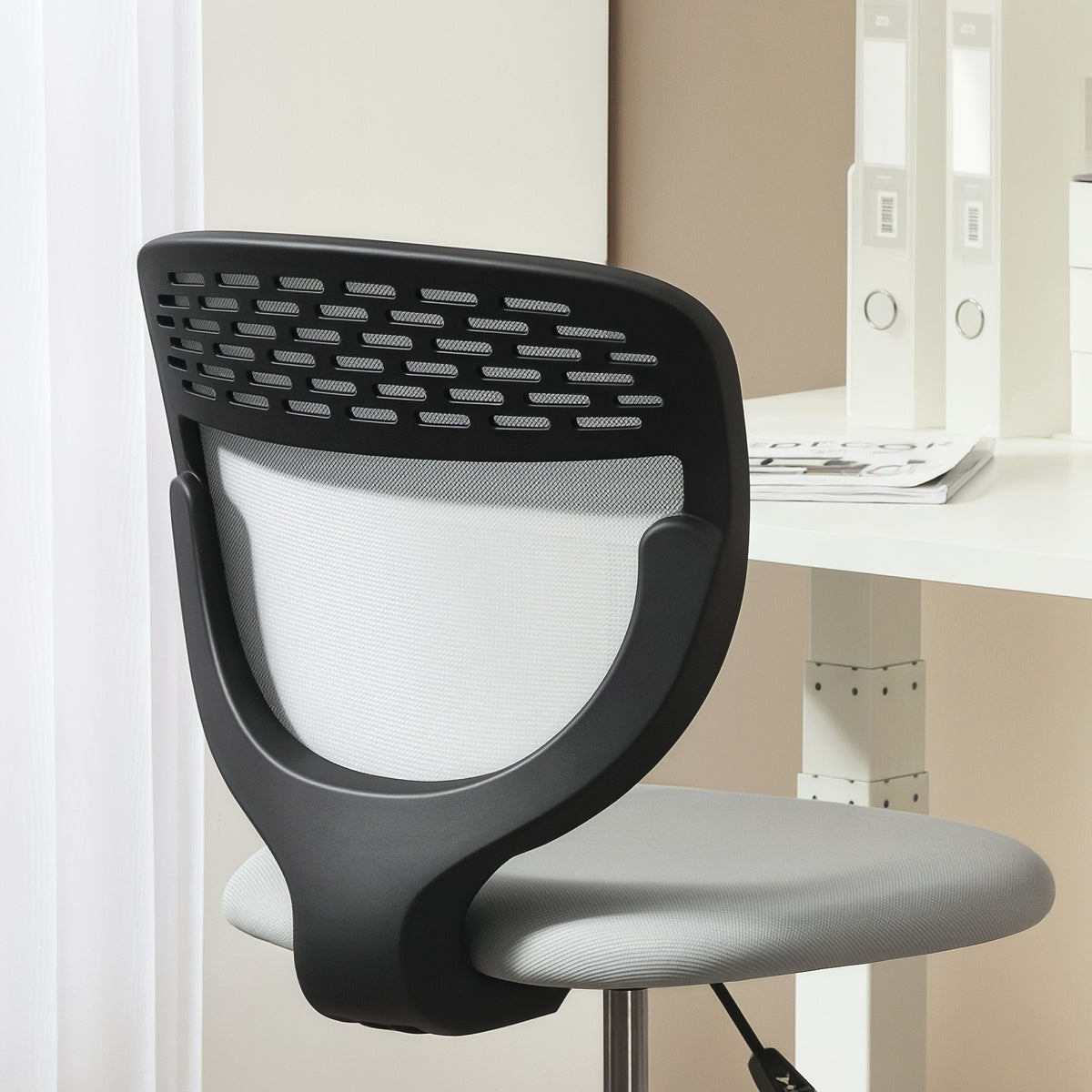 Chaise de bureau ergonomique en maille, chaise de dessin, hauteur et repose-pieds réglable, 59 x 59 x 106-126 cm, gris