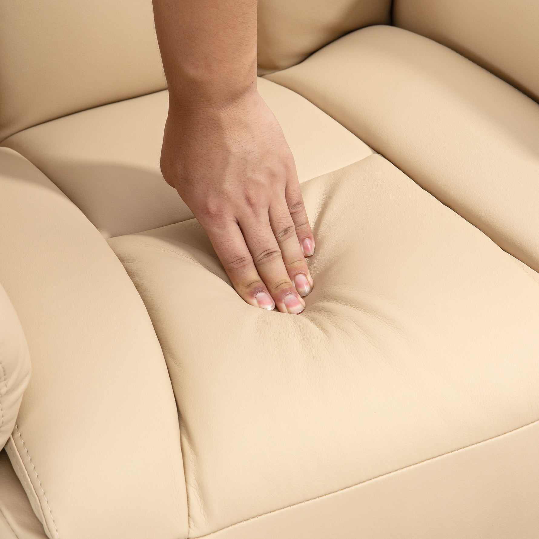 Fauteuil inclinable pivotant repose-pied réglable accoudoirs piètement acier chromé revêtement synthétique PU beige