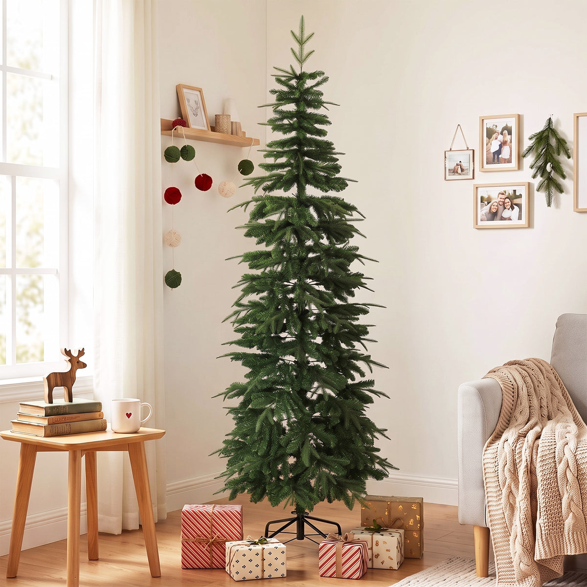 Kunstkerstboom 210 cm, Scharnierende takken van brandvertragend PE en PVC, Inklapbare stalen standaard, Groen