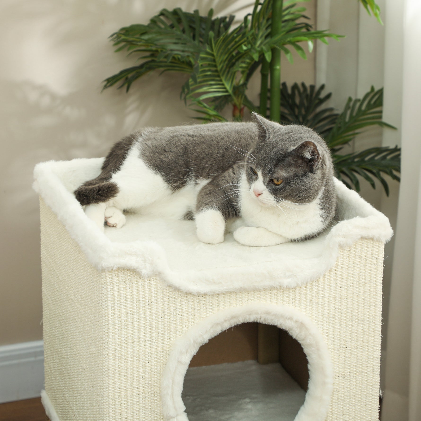 Niche pour chat d'intérieur à 3 niveaux, tour pour chat avec griffoir en sisal à griffer 41 x 41 x 75,5 cm, crème
