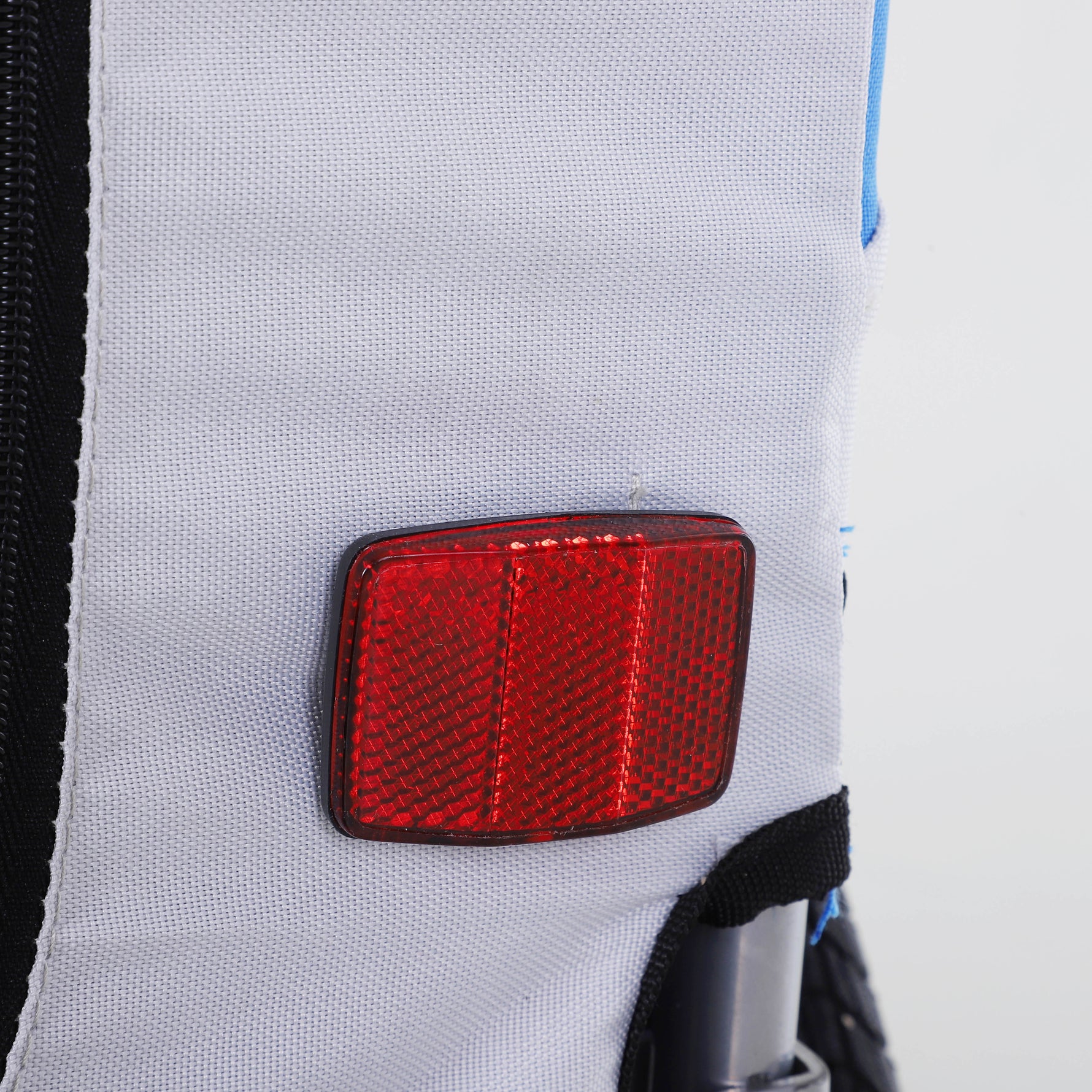 Remorque vélo pour chien animaux 8 réflecteurs drapeau barre attelage inclus 130 x 73 x 90 cm blanc et bleu