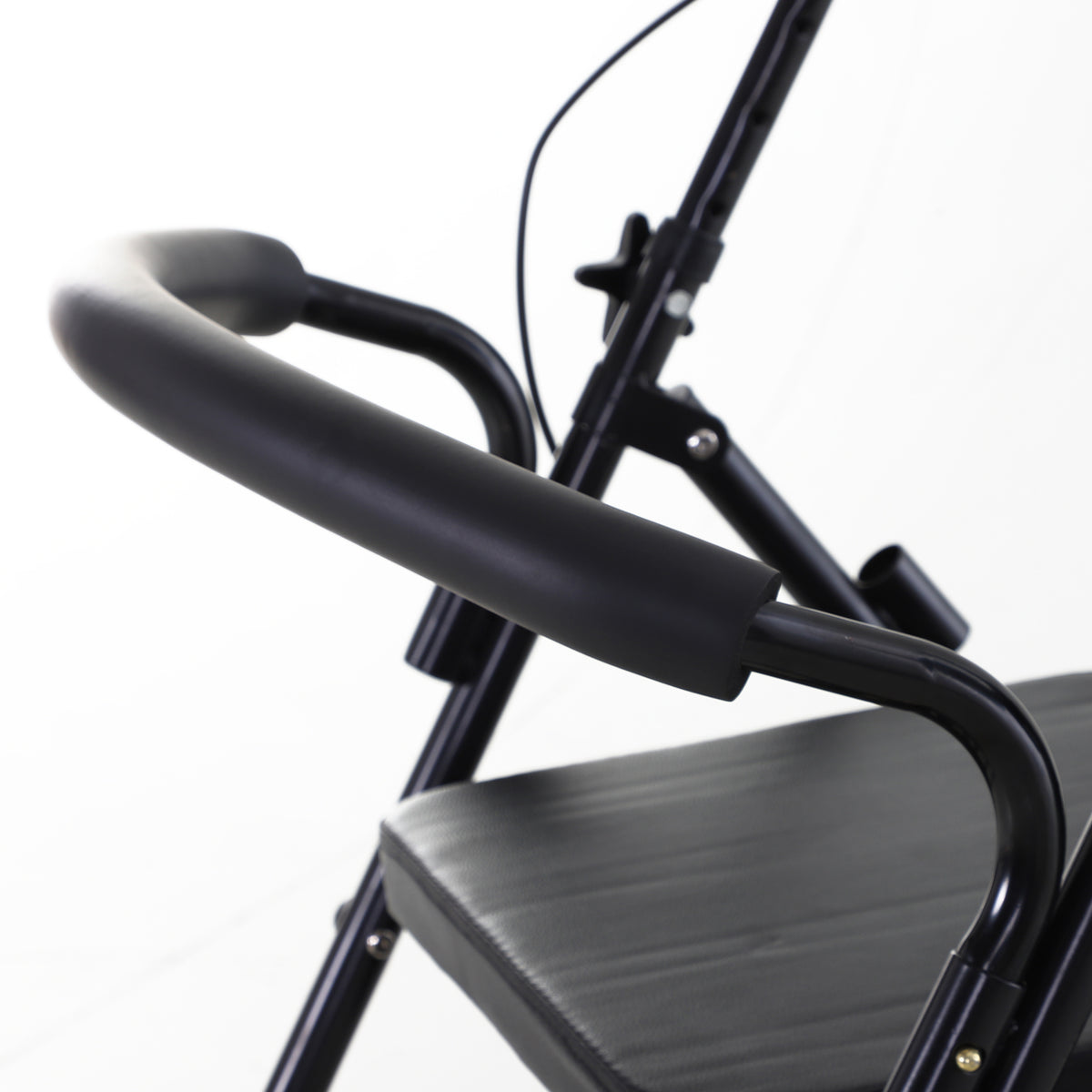 Déambulateur 4 roues - déambulateur pliable léger - assise + dossier rembourré - poignées ergonomiques, freins à main - panier rangement - cale-pied - métal noir