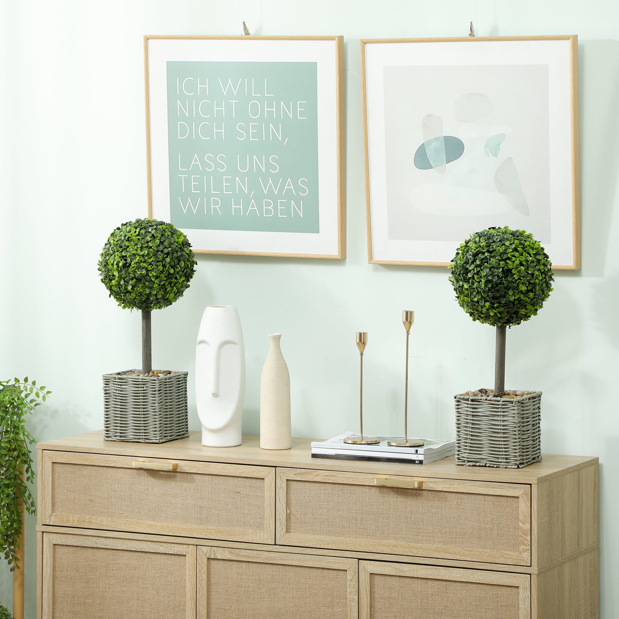 Lot de 2 plantes artificielles décoratives, boules de buis artificiel 50 cm avec pot en plastique tressé et galets, vert