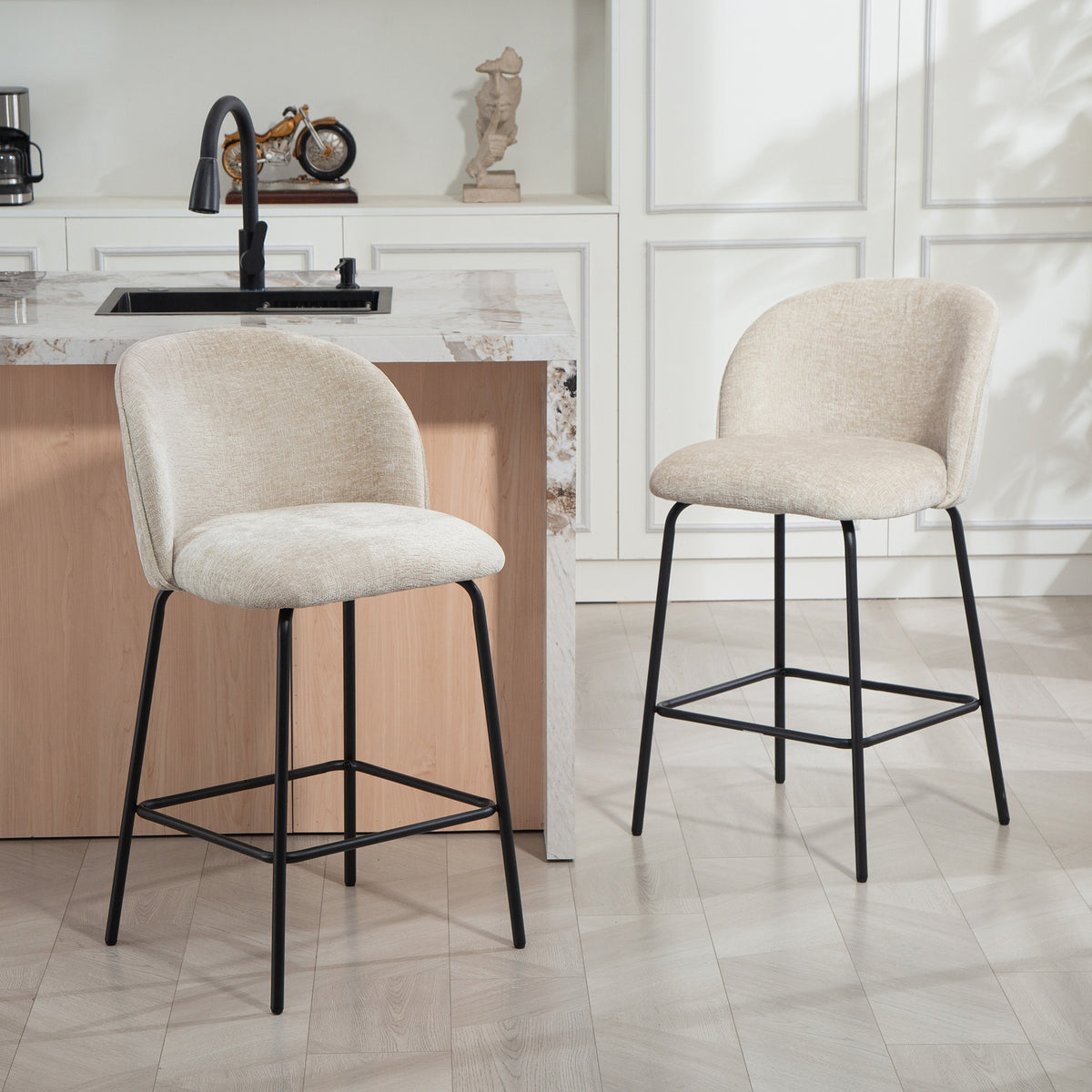 Lot de 2 tabourets de bar, chaises de bar avec repose-pieds et dossier, tissu en chenille, hauteur d'assise 68 cm, beige