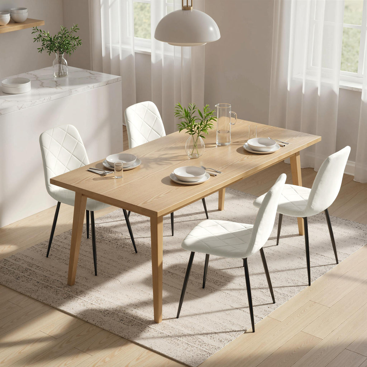 Lot de 4 chaises de salle à manger rembourrées avec dossier haut, pieds en acier et tissu effet velours, crème