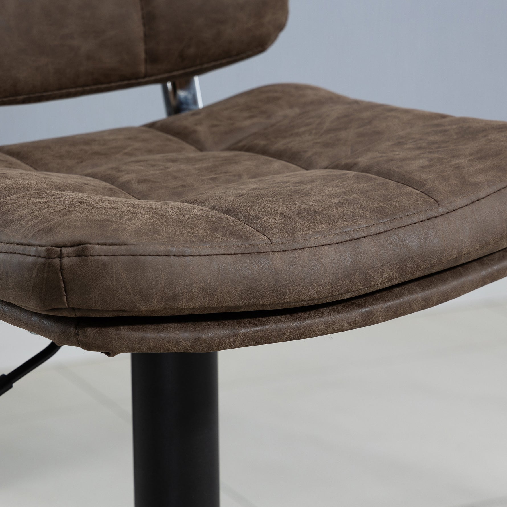 Lot de 2 tabourets de bar Vintage capitonné - pivotant, réglable - repose-pied - revêtement synthétique marron