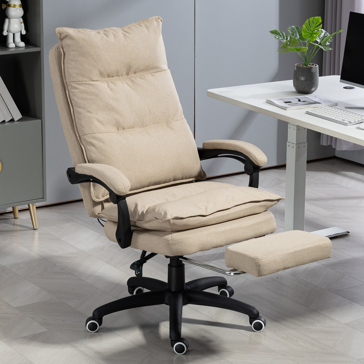 Fauteuil de bureau massant avec hauteur réglable, dossier inclinable, repose-pied intégré et télécommande filaire beige