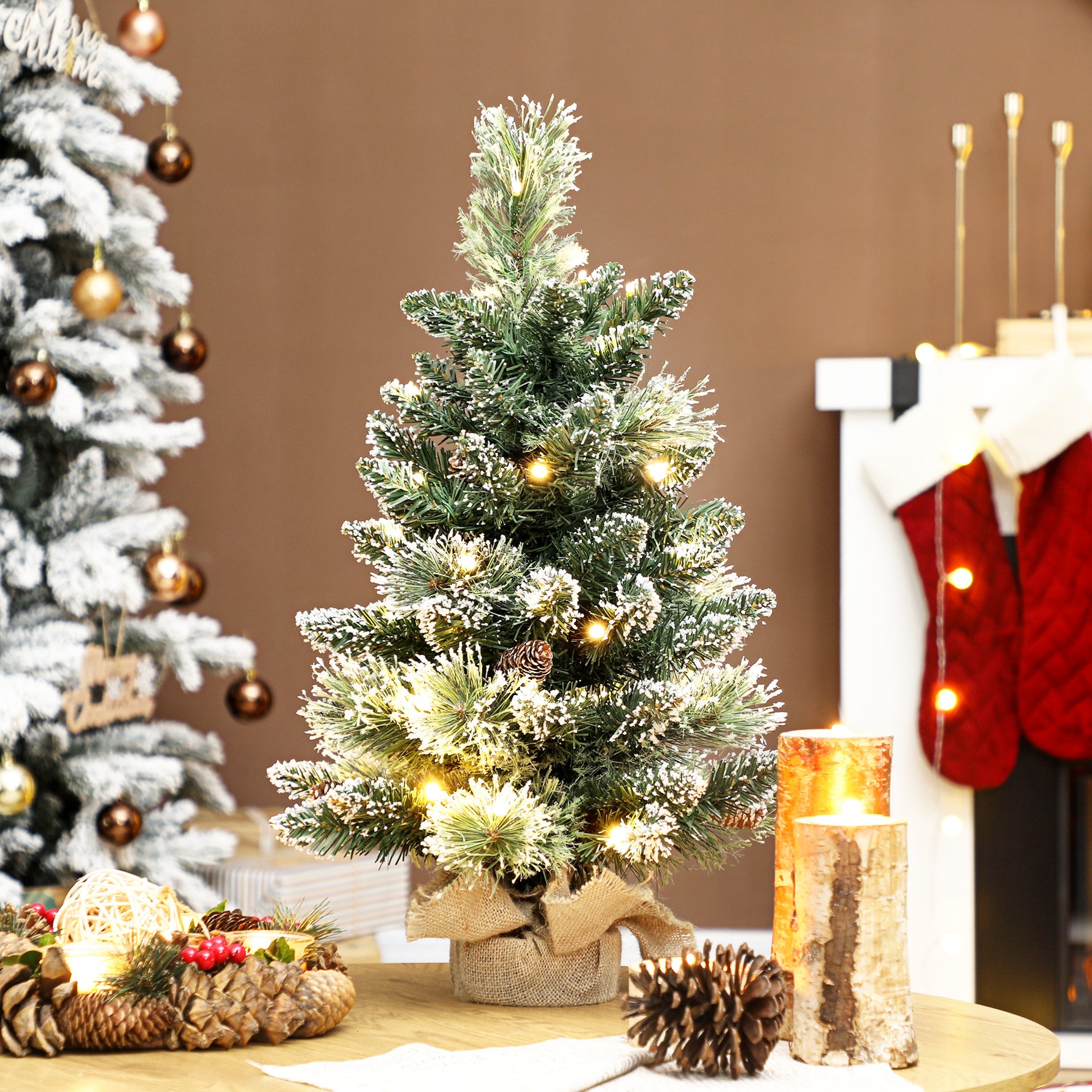 Sapin de Noël artificiel 60 cm, mini arbre de Noël de table floqué avec 35 LED, pommes de pin, fonctionne à piles, vert