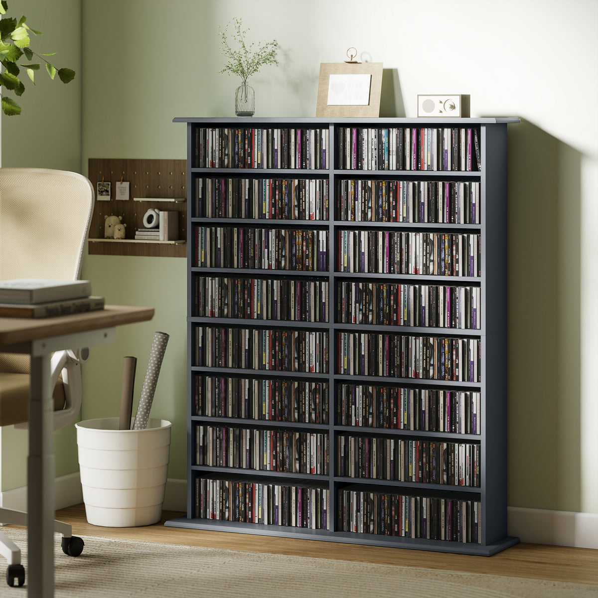Mobile porta CD e DVD con 16 scomparti e 12 ripiani regolabili, capacità max. 720 CD/396 DVD e Blu-ray, grigio