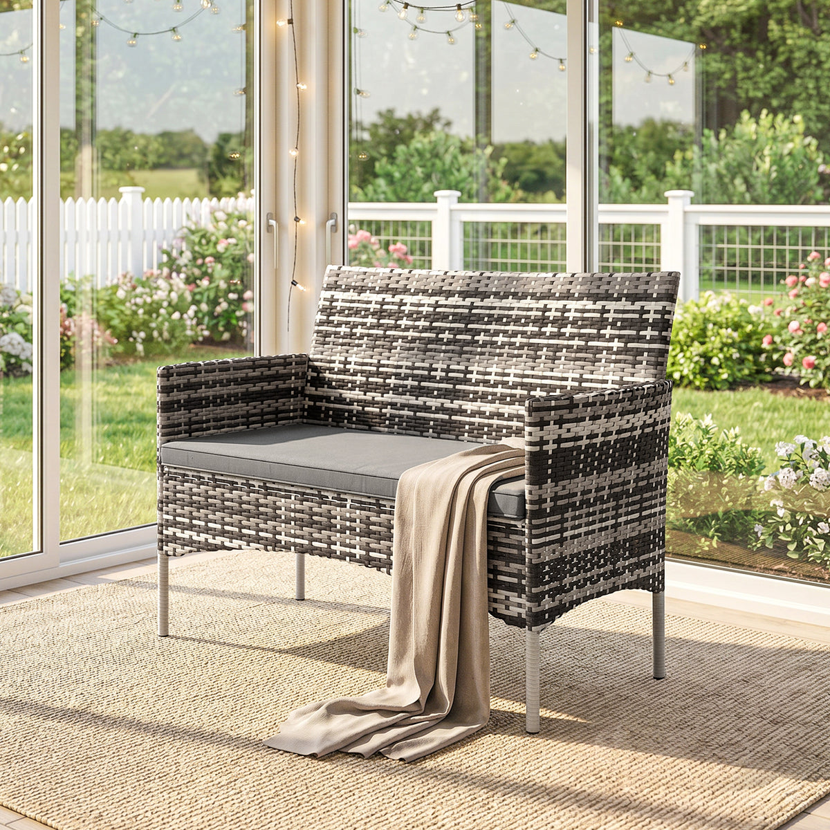 Canapé de jardin 2 places en résine tressée avec coussins canapé d'extérieur avec accoudoirs 115 x 63 x 85 cm gris clair
