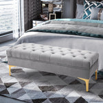 Banc banquette capitonnée bout de lit style classique chic dim. 118L x 45l x 42H cm piètement métal doré velours gris clair