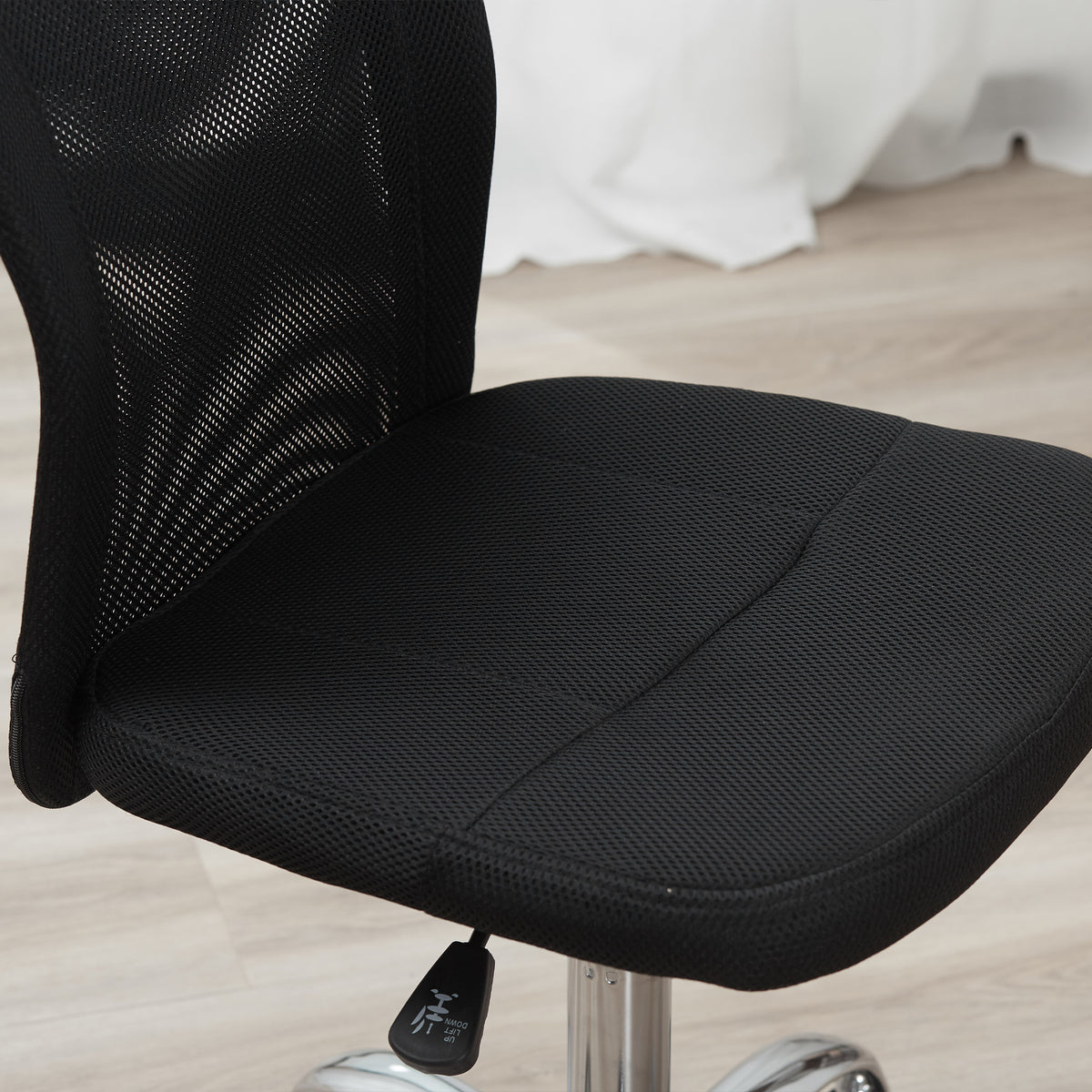 Lot 2 de chaises de bureau ergonomique hauteur réglable piètement chromé pivotant 360° revêtement maille noir