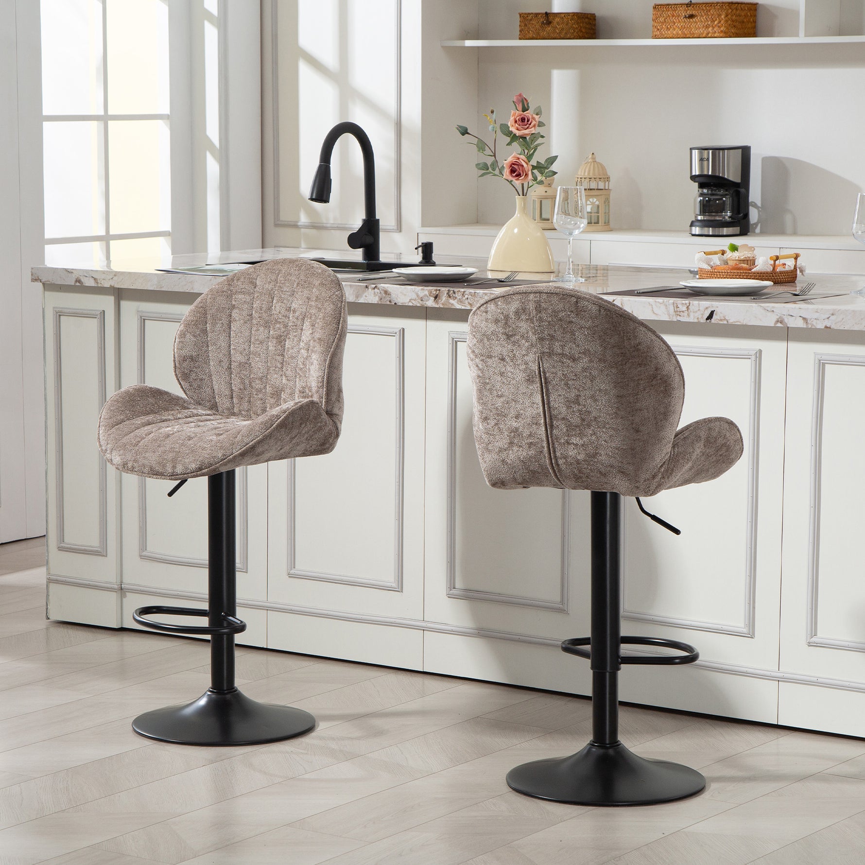 Lot de 2 tabourets de bar forme de coquillage, dossier, hauteur réglable et repose-pieds, cadre en acier, marron