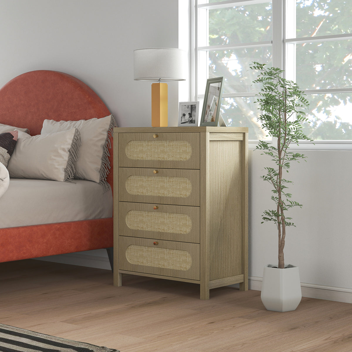 Commode 4 tiroirs meuble de rangement style bohémienne avec portes résine tressée, 70 x 38 x 93 cm, effet bois naturel