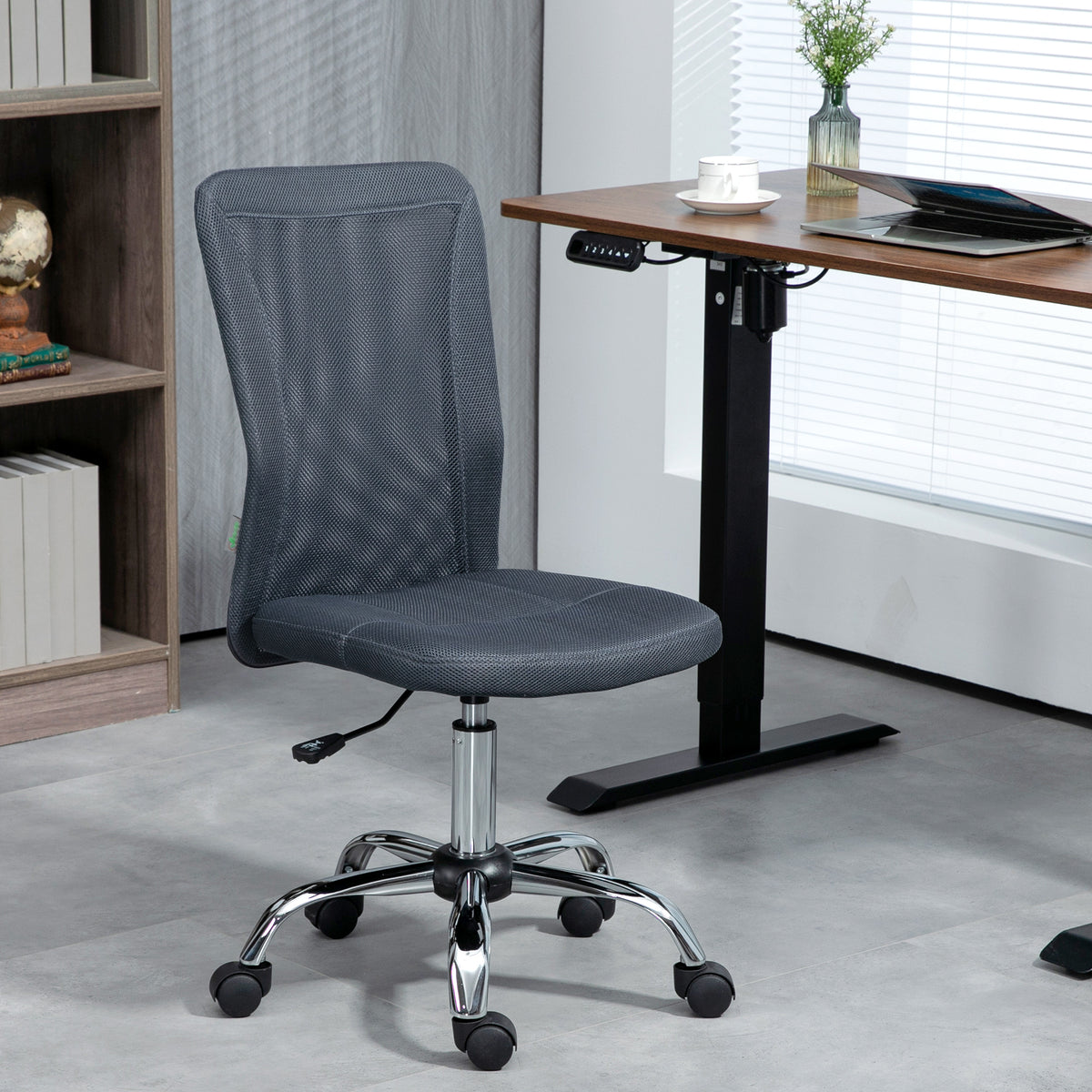 Chaise de bureau ergonomique hauteur réglable piètement chromé pivotant 360° revêtement maille gris foncé