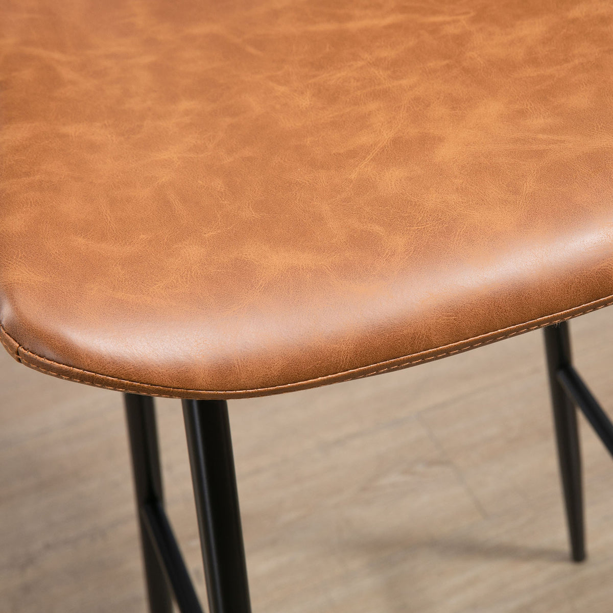 Lot de 2 tabourets de bar assise en similicuir hauteur 76 cm avec repose-pieds en acier et dossier design vintage marron