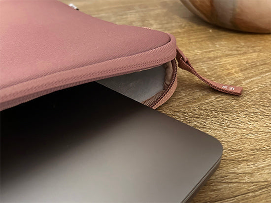 Housse MacBook Pro/Air 13 Basics ²Life Rose/Blanc
