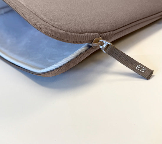 Housse MacBook Pro/Air 13 Shade ²Life Marron-1