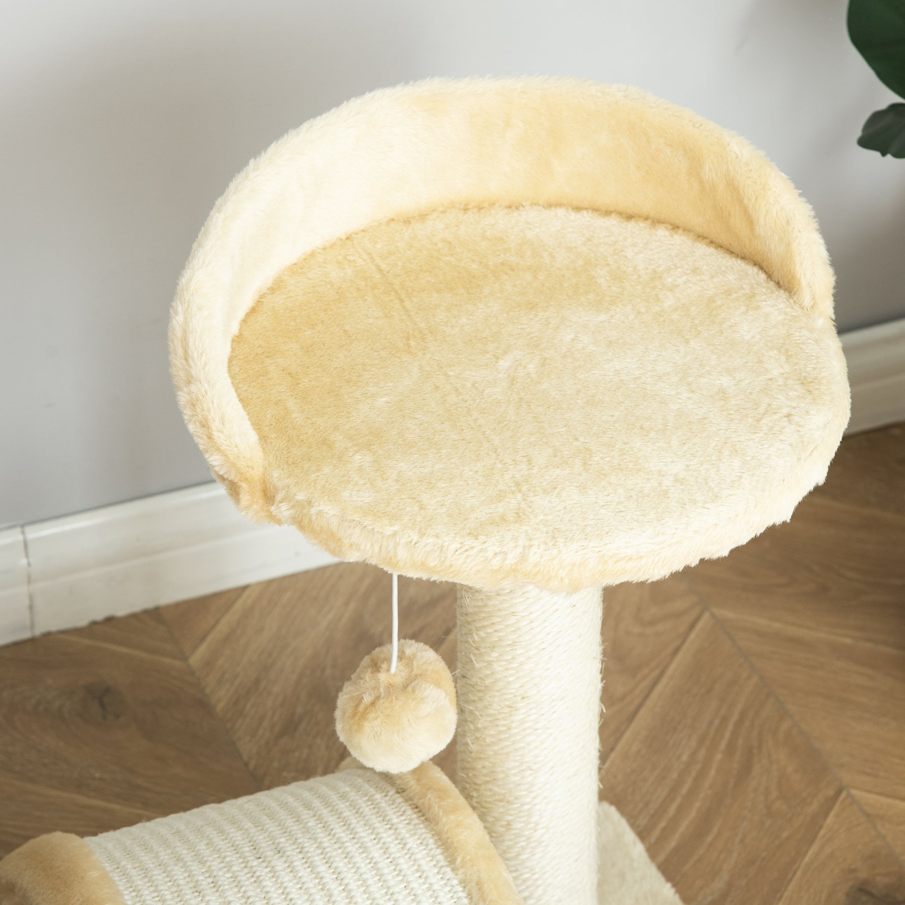Arbre à chat griffoir grattoir design jeu boule suspendue + plateforme peluche sisal naturel beige