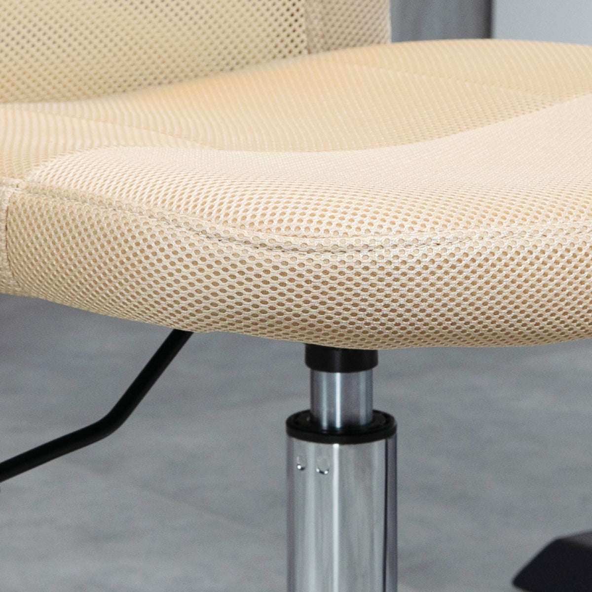 Chaise de bureau ergonomique hauteur réglable piètement chromé pivotant 360° revêtement maille beige