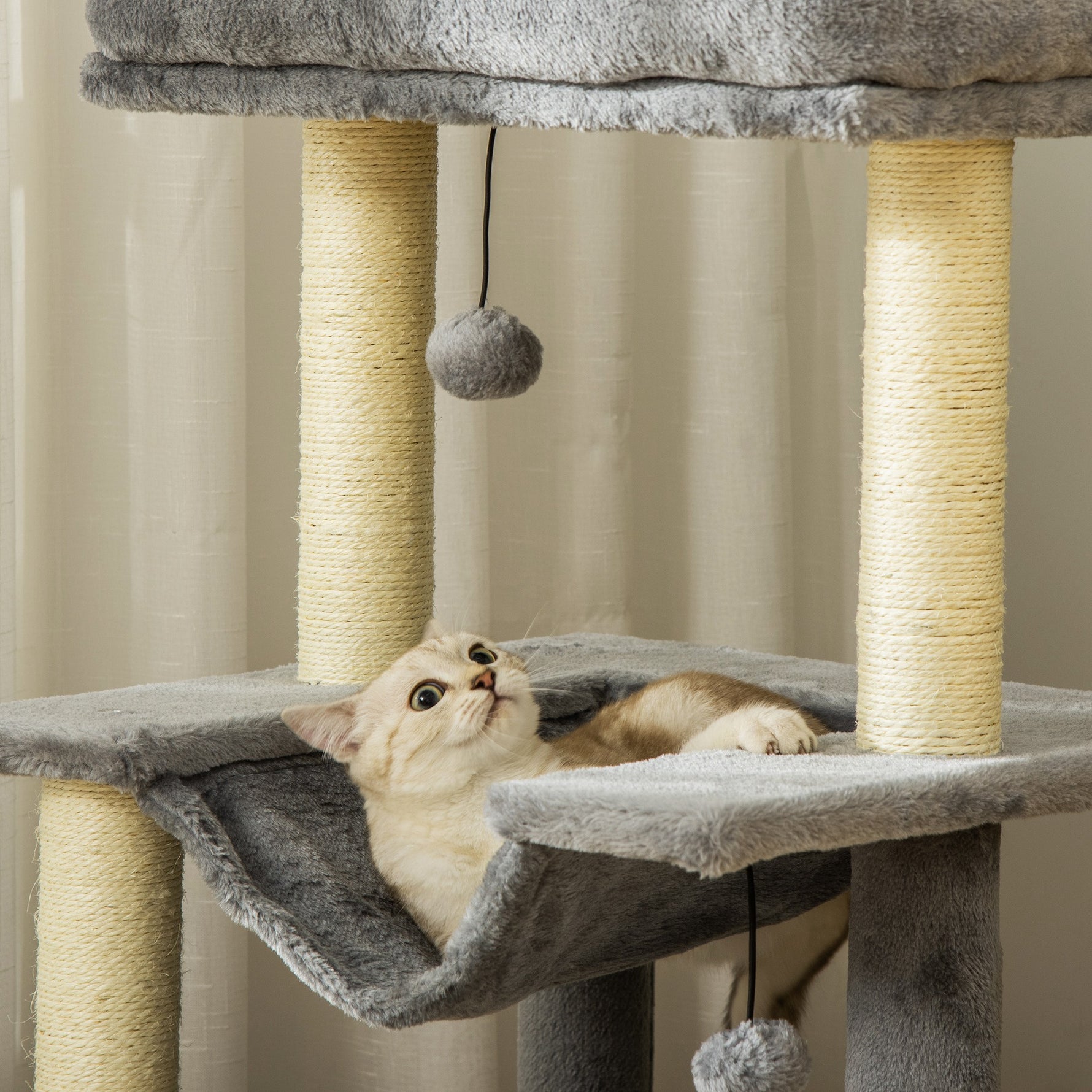 Arbre à chat avec griffoir, en tissu peluche, tour de jeux pour chat, lit, niche, hamac, plateforme 48 x 48 x 90 cm gris